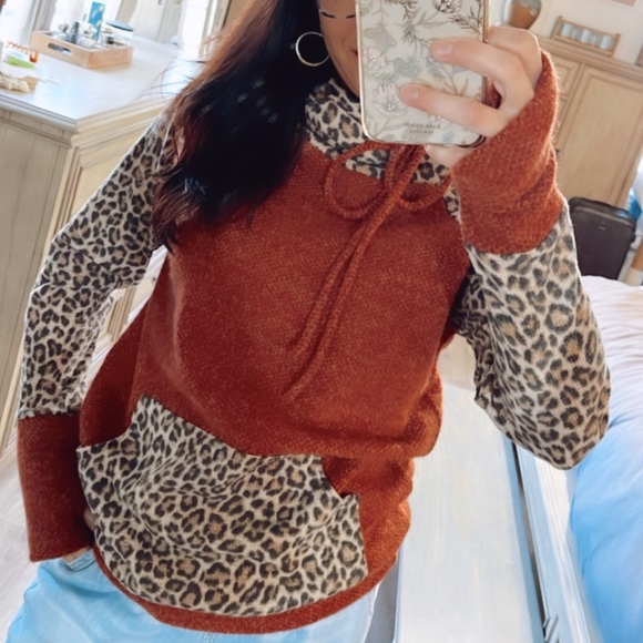 NWT Rust/Leopard Print Turtleneck Hoodie Sweater - Picture 4 of 9